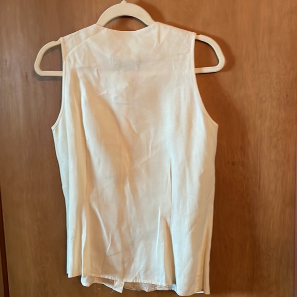 Harold’s linen top - Picture 2 of 5